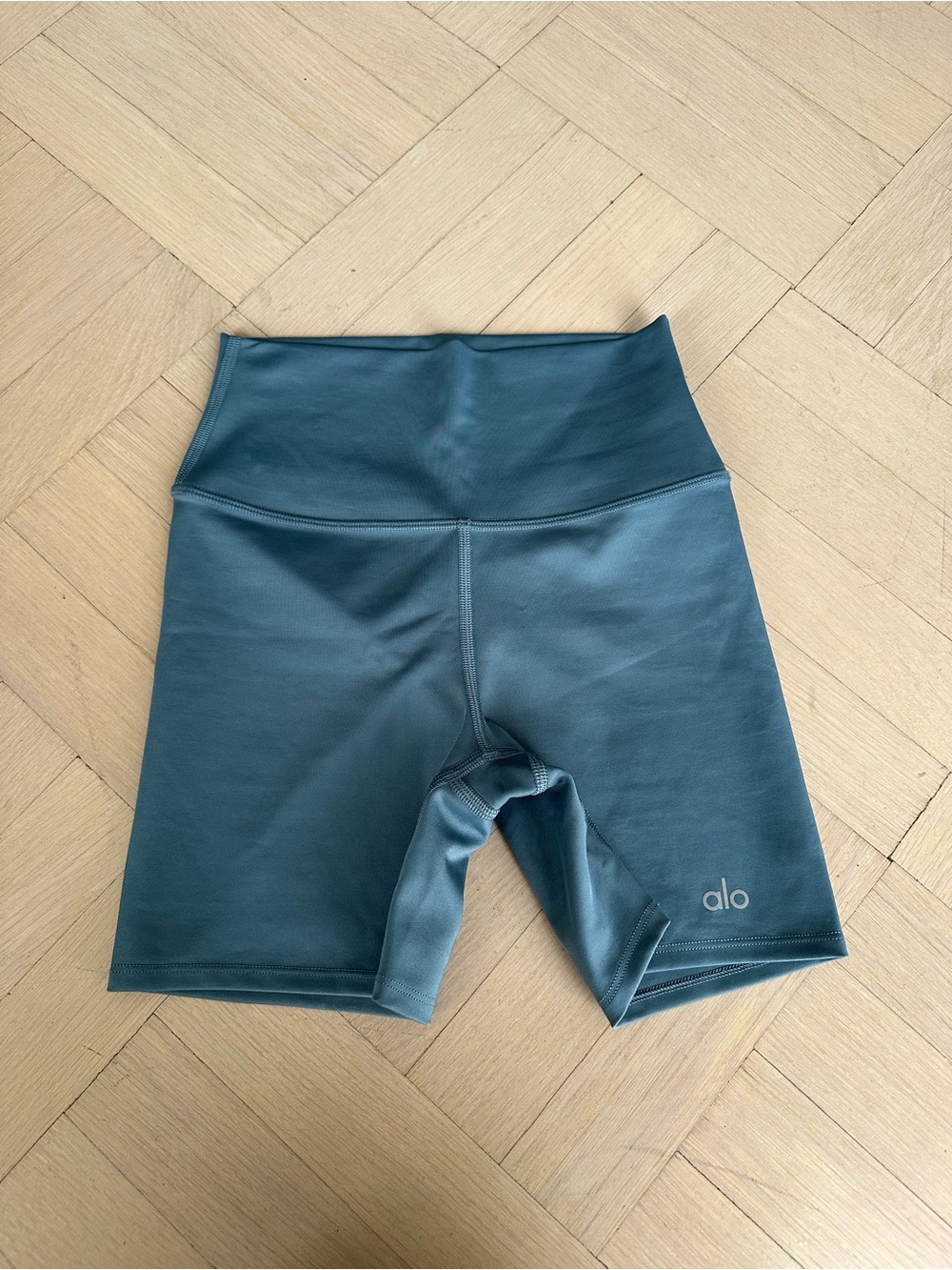 Alo Yoga Airlift Energy Short Teal Blue Grey XS